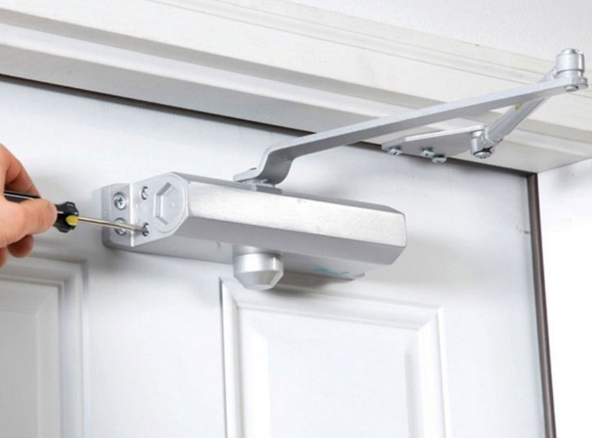 Уход за доводчиками: советы по чистке и сервису для длительной эксплуатации